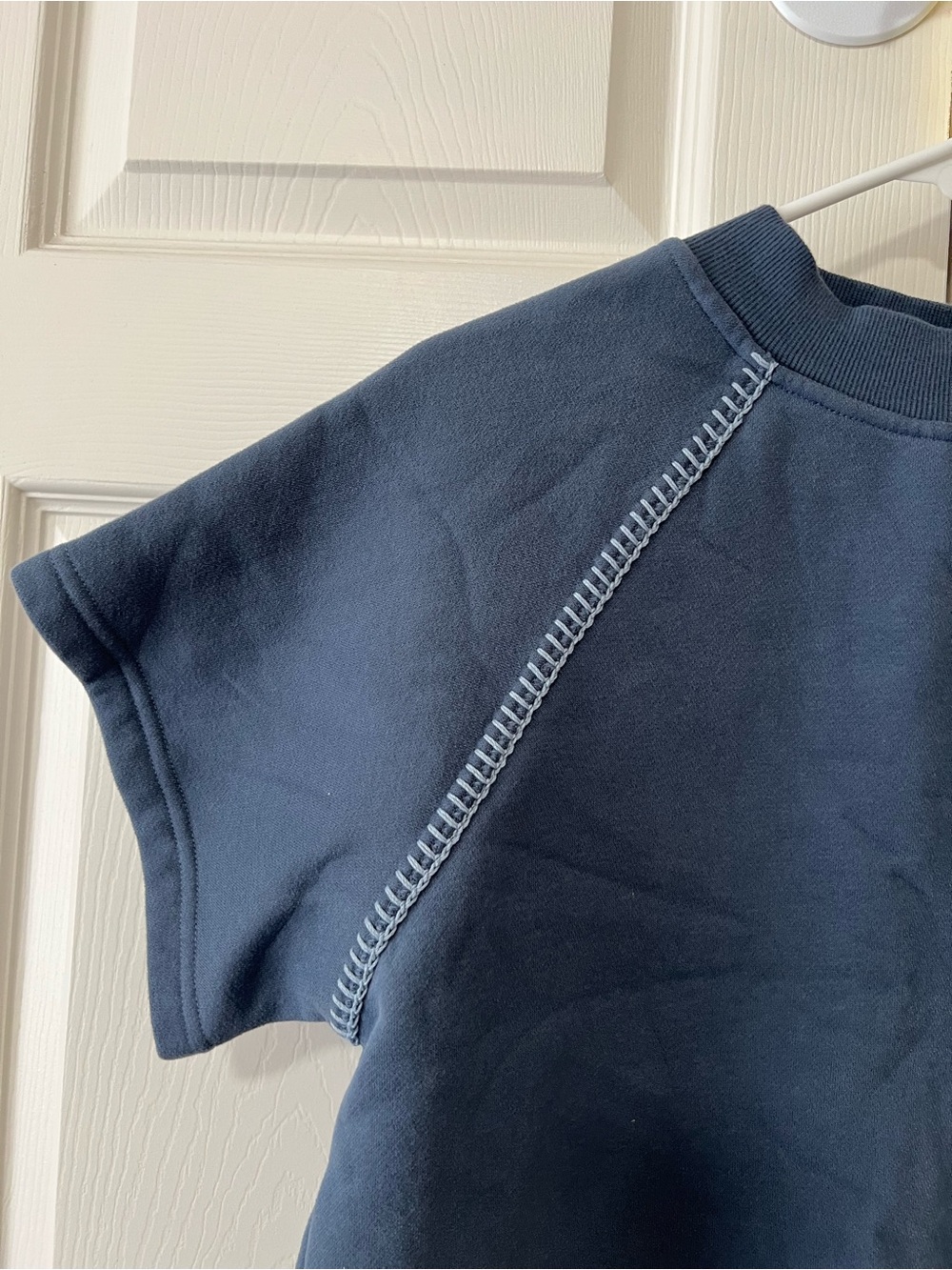 UGG Classic Short Sleeve Cropped Crewneck Sweatshirt Blue Whipstitch Size Small - Picture 2 of 7